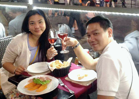 Pic-Enjoy-Eating-Western-Food3