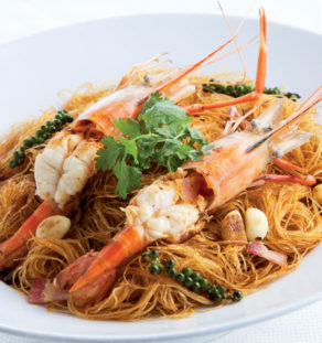 Baked thai glass noodles with king river prawn in jumbo bowl