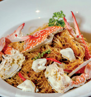 Baked blue crab with thai glass noodles in jumbo bowl