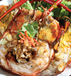 กุ้งแม่น้ำหลังทอดเกลือหน้าหมกกระเทียม