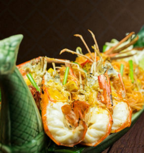 ผัดไทยรอยัลกุ้งแม่น้ำ (จานใหญ่)