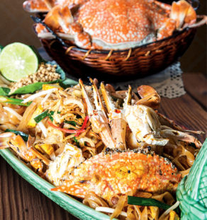 ผัดไทยรอยัลปูม้า (จานใหญ่)