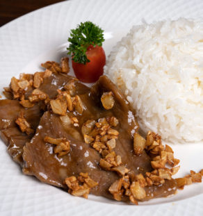 Stir fried sliced Australian beef with garlic served with rice