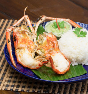 ข้าวกุ้งแม่น้ำราดน้ำปลา