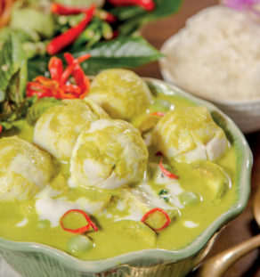 Green curry with phuket fish balls