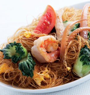 Stir fried glass noodles with seafood