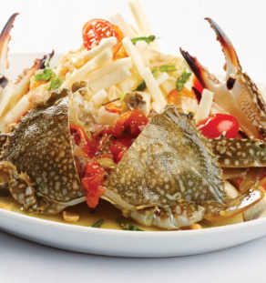 ส้มตำยอดมะพร้าวปูม้าดอง